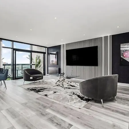 Luxurious Penthouse With Bar At Glasgow Hydro & Secc Exterior photo