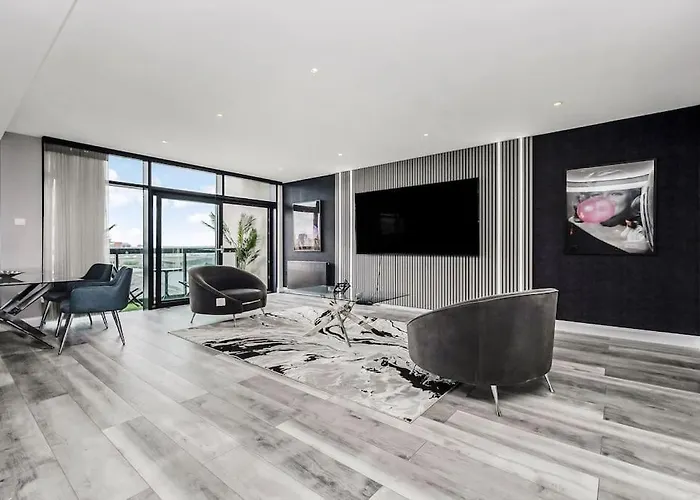 Luxurious Penthouse With Bar At Glasgow Hydro & Secc