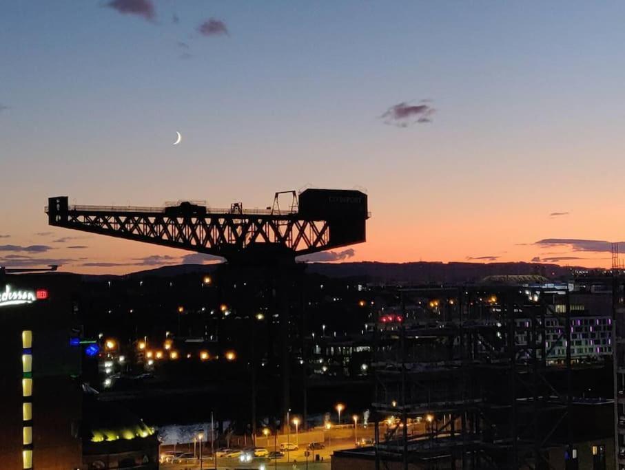 Luxurious Penthouse With Bar At Hydro & Secc Apartment Glasgow