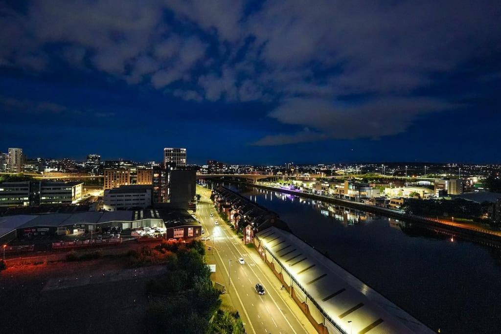 Apartment Luxurious Penthouse With Bar At Hydro & Secc *