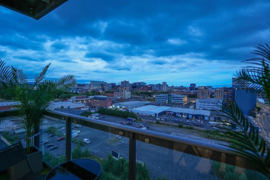 Luxurious Penthouse With Bar At Hydro & Secc Apartment