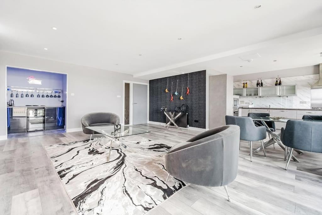 Luxurious Penthouse With Bar At Hydro & Secc Glasgow