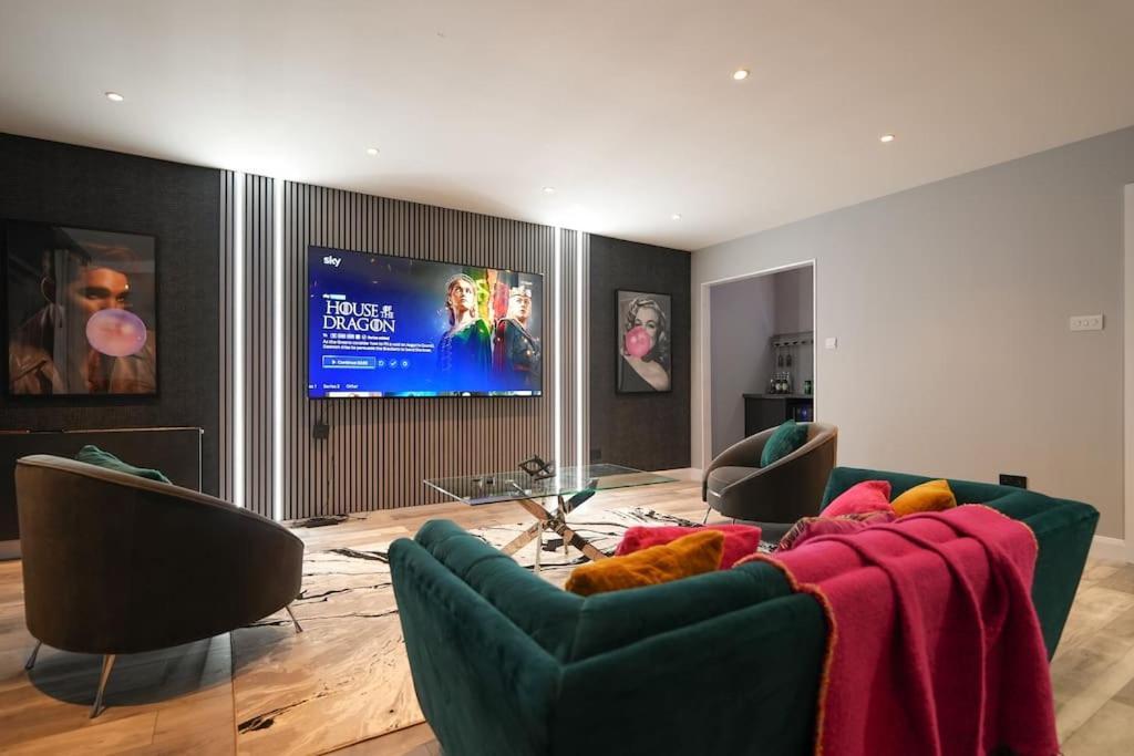 Luxurious Penthouse With Bar At Hydro & Secc Apartment *