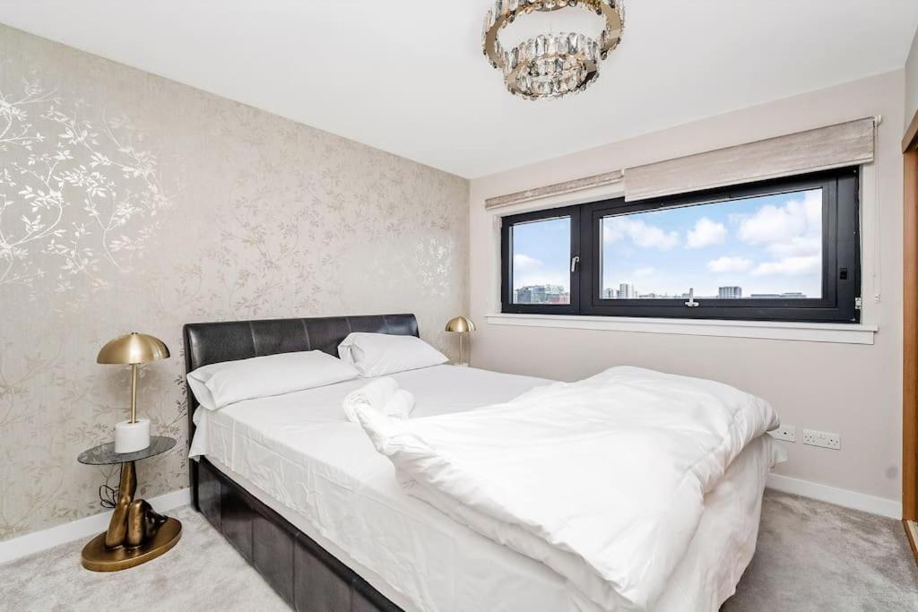 Luxurious Penthouse With Bar At Hydro & Secc