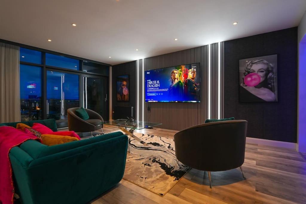 Luxurious Penthouse With Bar At Hydro & Secc * Glasgow