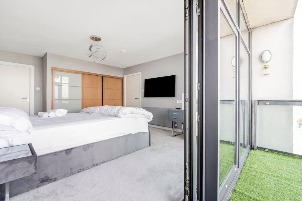 Apartment Luxurious Penthouse With Bar At Hydro & Secc *