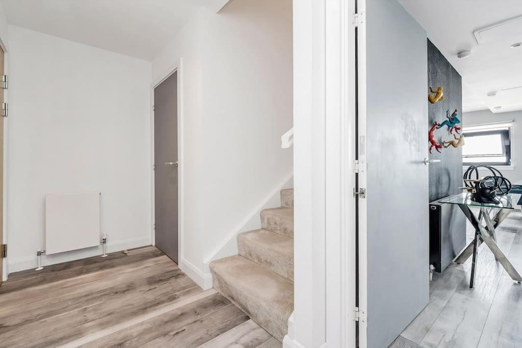 Luxurious Penthouse With Bar At Hydro & Secc * Glasgow