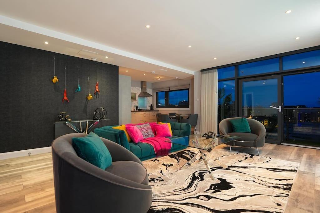 Luxurious Penthouse With Bar At Hydro & Secc * Glasgow
