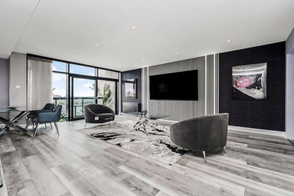 Apartment Luxurious Penthouse With Bar At Hydro & Secc *